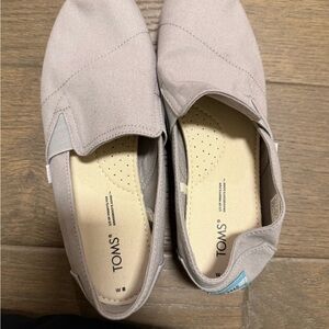 TOMS Women's Light Gray Canvas Loafers